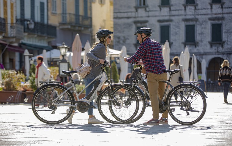 calendari bibite pejo ragazza in bicicletta